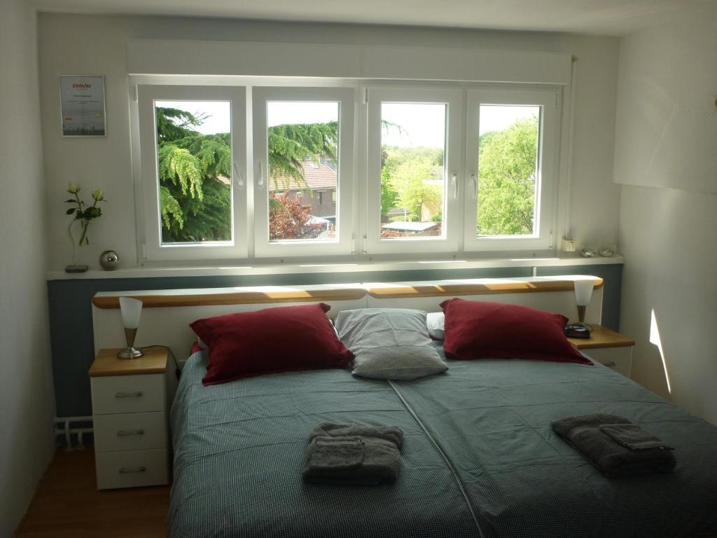 Tonnie'S Bed And Breakfast Kerkrade Bagian luar foto